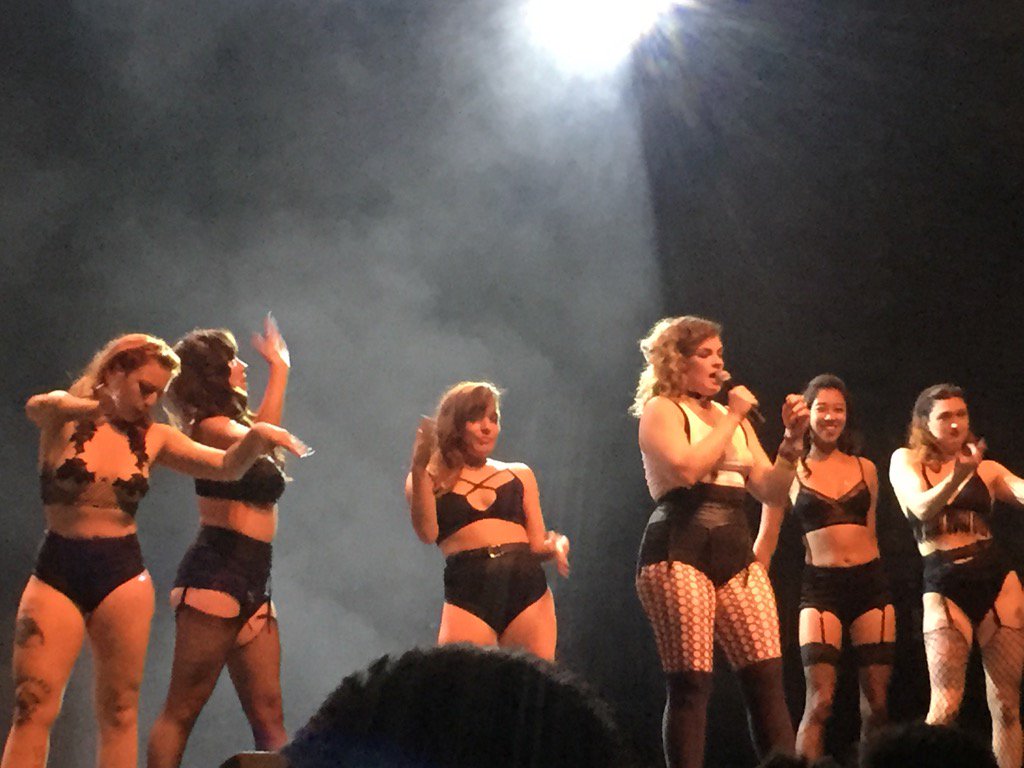 The fly honeys at <a href="/Clandestina_Chi/">Clandestina Chi</a>