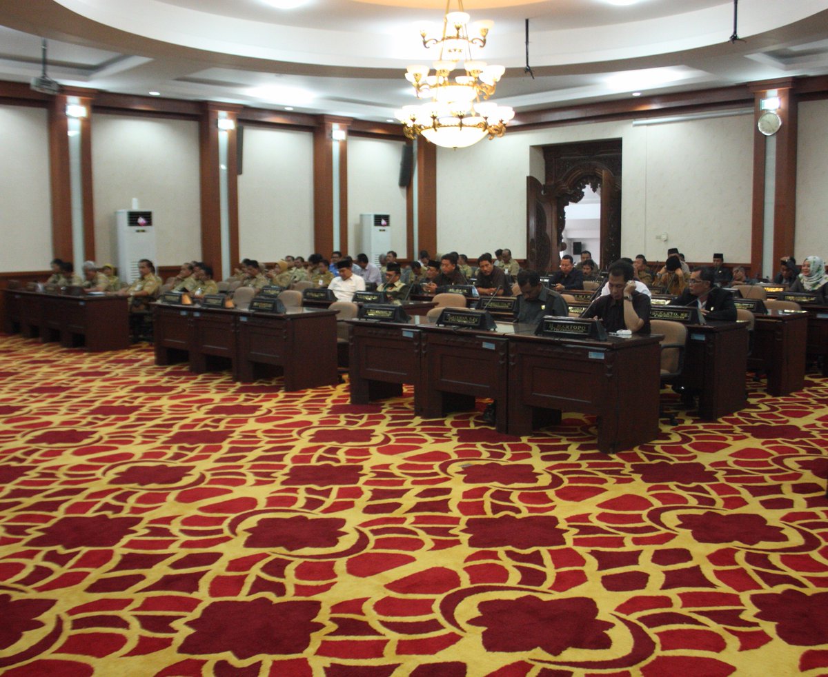 DPRD_kudus's tweet photo. DPRD Kabupaten Kudus Gelar Rapat Paripurna Pandangan Umum Fraksi-Fraksi terhadap Ranperda tentang  APBD Kabupaten Kudus Tahun Anggaran 2017 https://t.co/pfg4Bgn96w
