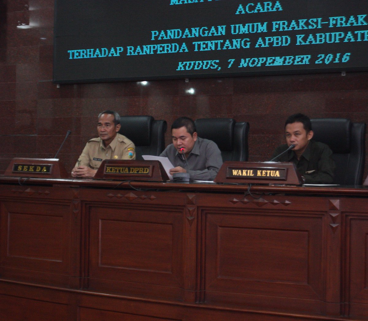 DPRD_kudus's tweet photo. DPRD Kabupaten Kudus Gelar Rapat Paripurna Pandangan Umum Fraksi-Fraksi terhadap Ranperda tentang  APBD Kabupaten Kudus Tahun Anggaran 2017 https://t.co/pfg4Bgn96w