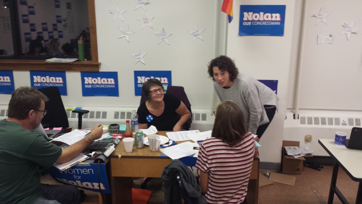 Thank U 2 all volunteers (incl. @LarsonForDuluth!) working 2nite on #GOTV. Find your polling place online here: pollfinder.sos.state.mn.us
