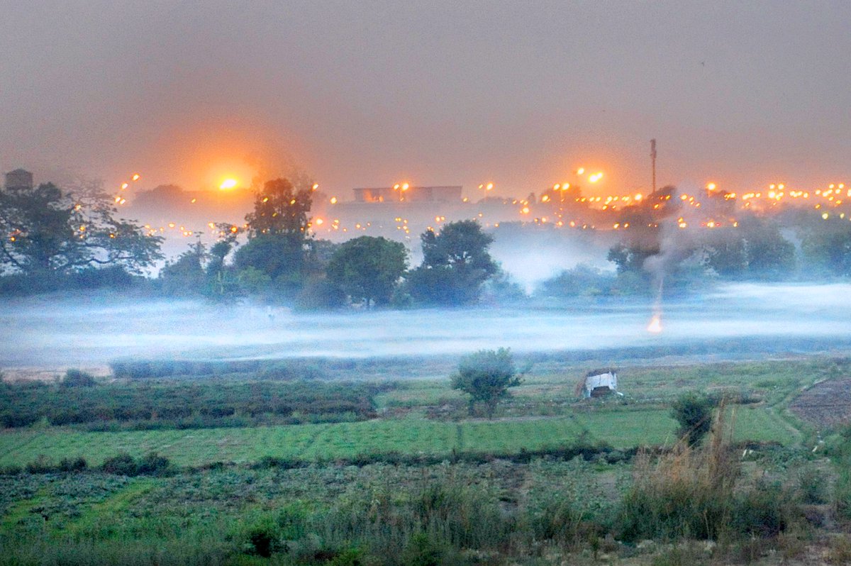 timesofindia's tweet photo. Crop fires had 70% share in Delhi’s peak air pollution, says govt scientist Gufran Beig https://t.co/qk1JocYNzl https://t.co/VUxD0guq5o
