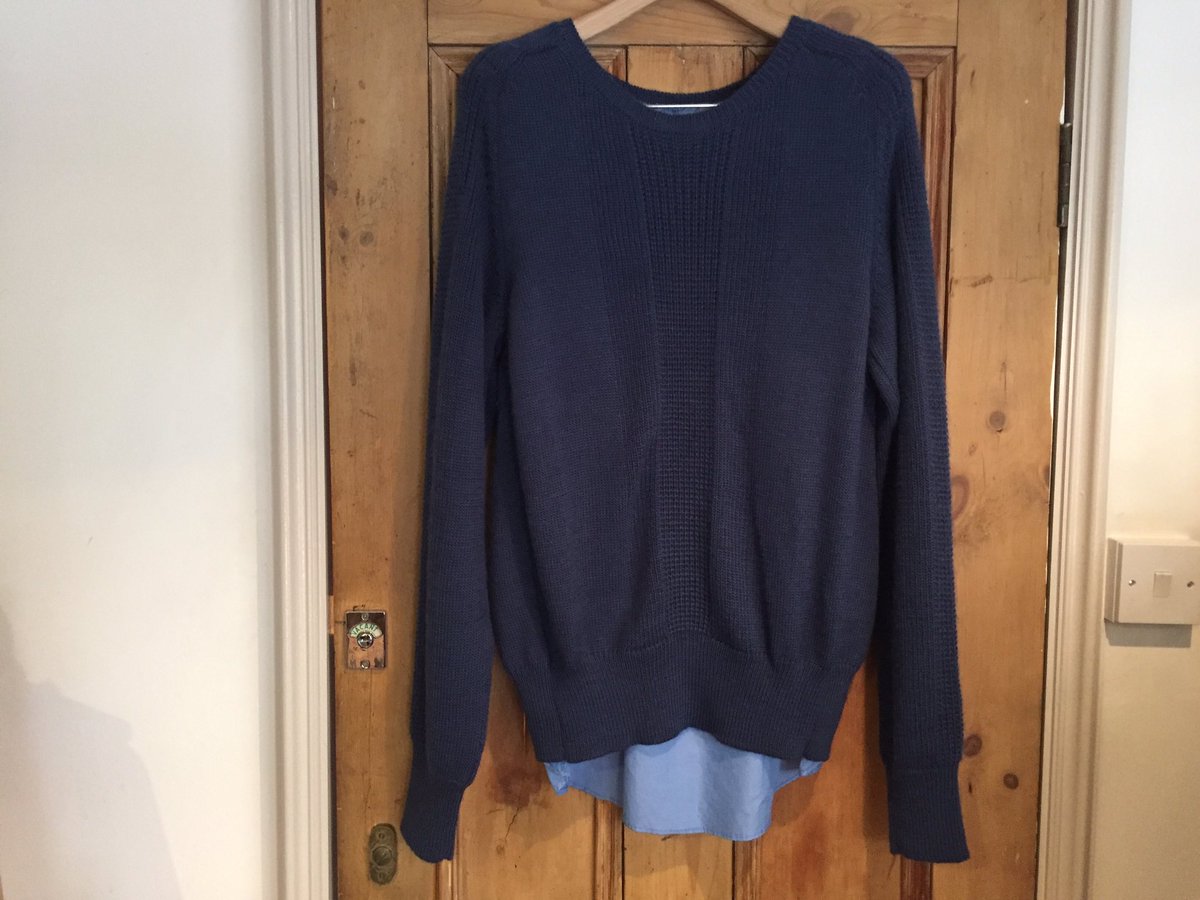 1ldk Digawelのシャツとのレイヤーニットは1枚でも存在感があり インナーで着た時も 前後で違う表情を出し てくれます 同ブランドらしいギミックが効いた ありそうで無かったニットです 32 000 Tax