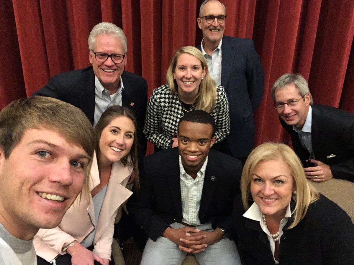 KTwaronite_EY's tweet photo. Enjoyed visit with Miami FSB students, faculty and administration  @miamiuniversity @FarmerSchoolMU @EYnews https://t.co/htPAmsIbce