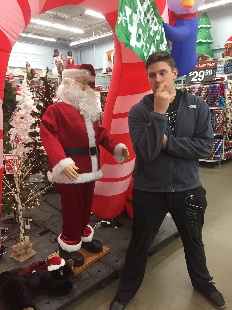 GoonTVDaily's tweet photo. Merry Chrysler from ya favorite goons.❤️❄️ https://t.co/JSiqC3isuJ