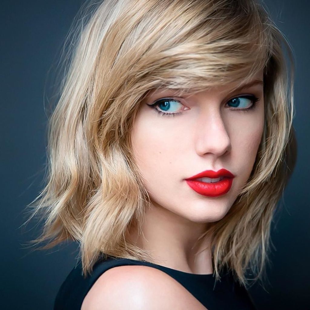 andrewc2's tweet photo. By far one of my favorite @taylorswift hairstyles! #2YearsOf1989 https://t.co/F7bbgleL05 https://t.co/MczMWO3rWf