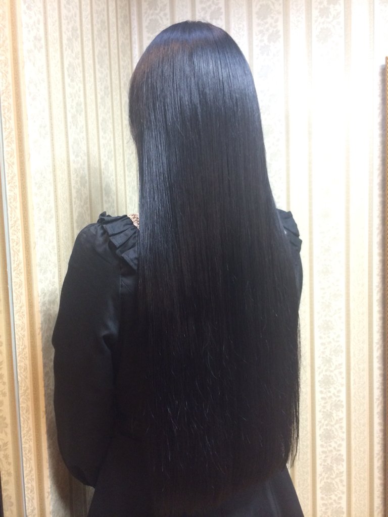 シャンテグラム ヘアスタイル紹介 腰ぐらいまでのぱっつんスーパーロングヘアー 光に当たっても茶色っぽく見えにくいようにブルーブラックにカラーリング お洋服の色に馴染むほどの黒髪がステキです T Co Mne7w4om1q Twitter