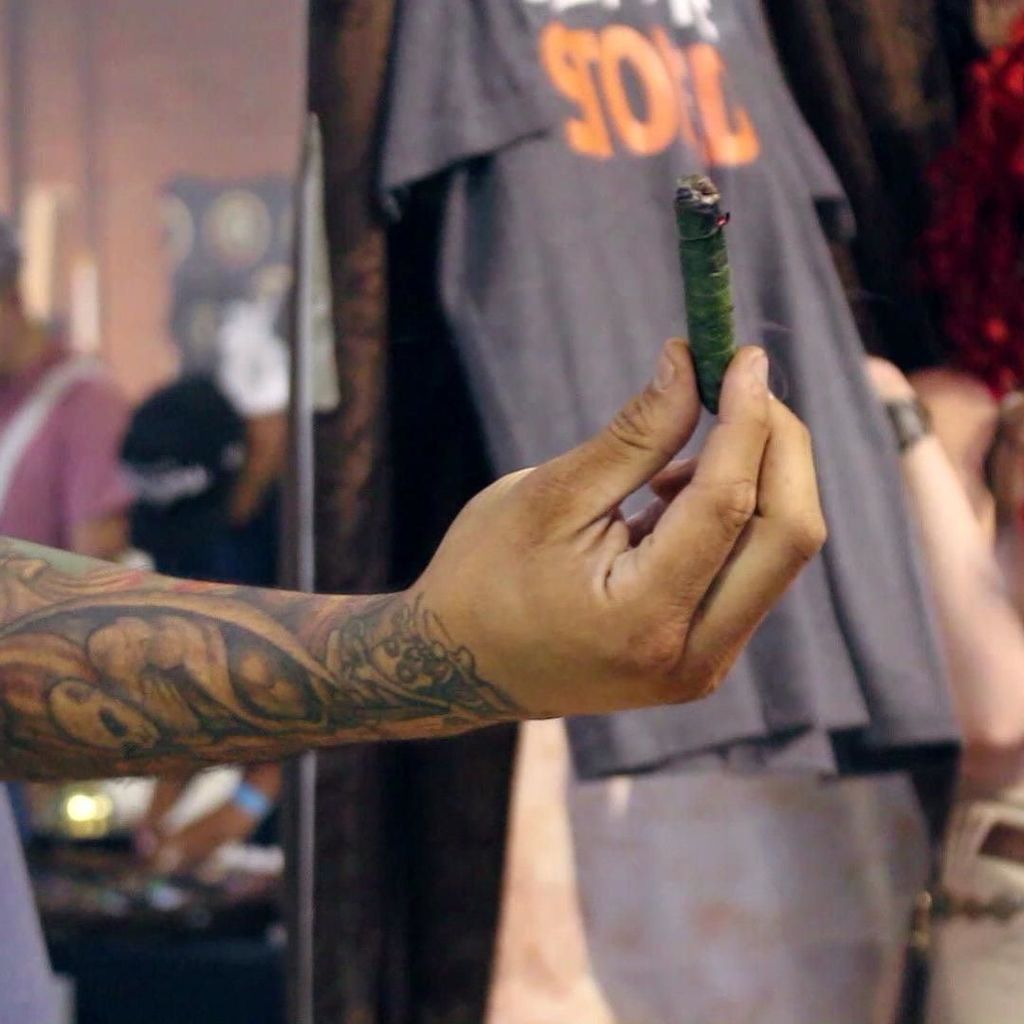 weedporndaily's tweet image. It&apos;s your turn #cannabiscigar @compassesh #weedporndaily #compassesh ift.tt/2fbwOp6