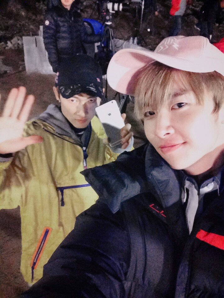 UP10TION's tweet photo. [#샤오] #장우혁 선배님♡♡♡♡♡ 신기방기한 #아재목장 내일이다아아~~ https://t.co/V3rFFA7Aa8