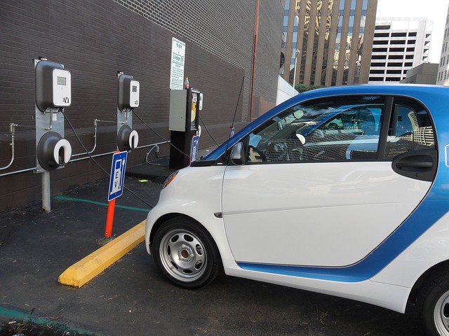 Pros y contras: las razones para tener o no un carro eléctrico shar.es/1ICm57