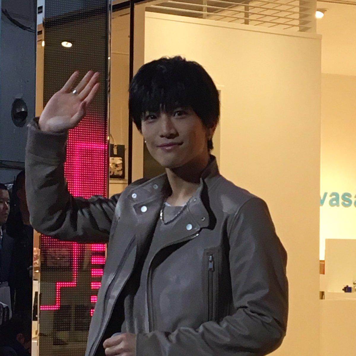 Vivi V Twitter サマンサタバサ表参道gatesポップアップ デジタルストアが 明日から原宿表参道にオープン それに先駆けて 今日はがんちゃんこと三代目j Soul Brothersの岩田剛典さんが ストアに来店 その模様をお届け サマンサタバサポップアップデジタル