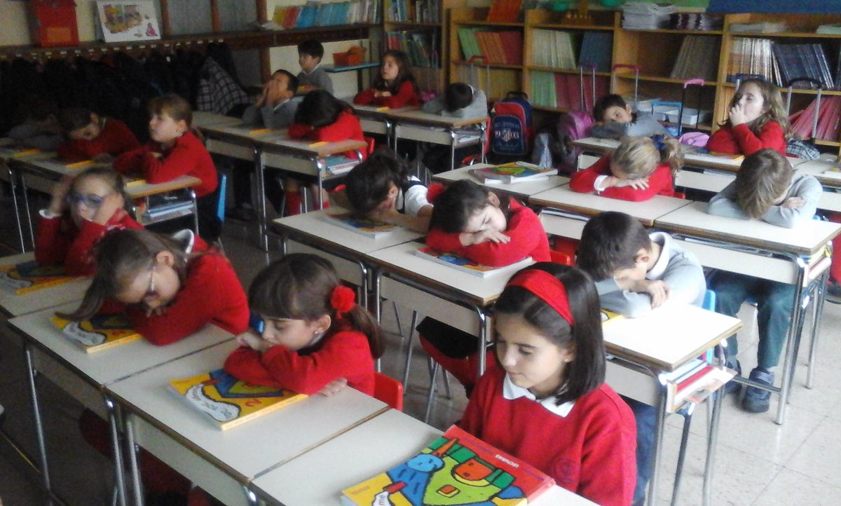 DiscipulasLeon's tweet photo. Nos relajamos, y nos encontramos, antes de empezar a trabajar. Sesión de interioridad en segundo de Primaria. #KeepCalmAndStudy #Leónesp https://t.co/xmXdiIUdDX
