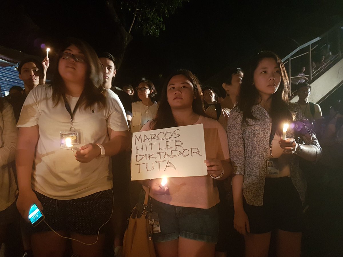 ThePochEspina's tweet photo. We are currently live here at Katipunan Avenue as students from Ateneo rally against Marcos burial at #LMNB @MovePH https://t.co/fNNX3ZiyTT