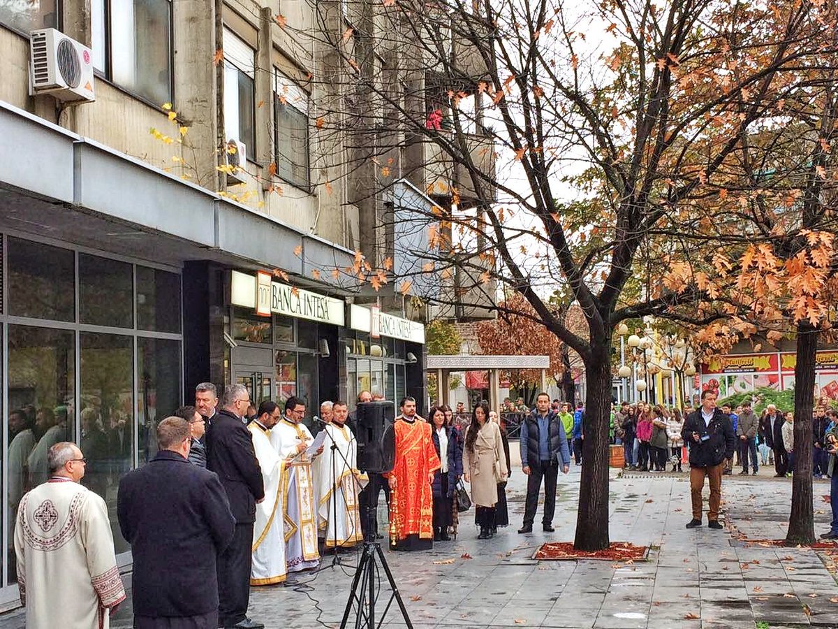 SMitrovica's tweet photo. Srećna slava Mitrovčani! 😊
#SremskaMitrovica #Srbija #Mitrovdan #KosovskaMitrovica #Slava https://t.co/NxQlWxbEBa