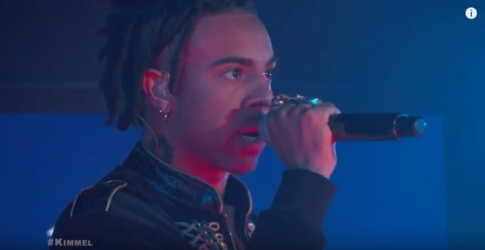 ComplexMusic's tweet photo. Vic Mensa performed a powerful version of "16 Shots" on 'Jimmy Kimmel Live.' https://t.co/Was5TQprnW https://t.co/zIqpvkyVwS