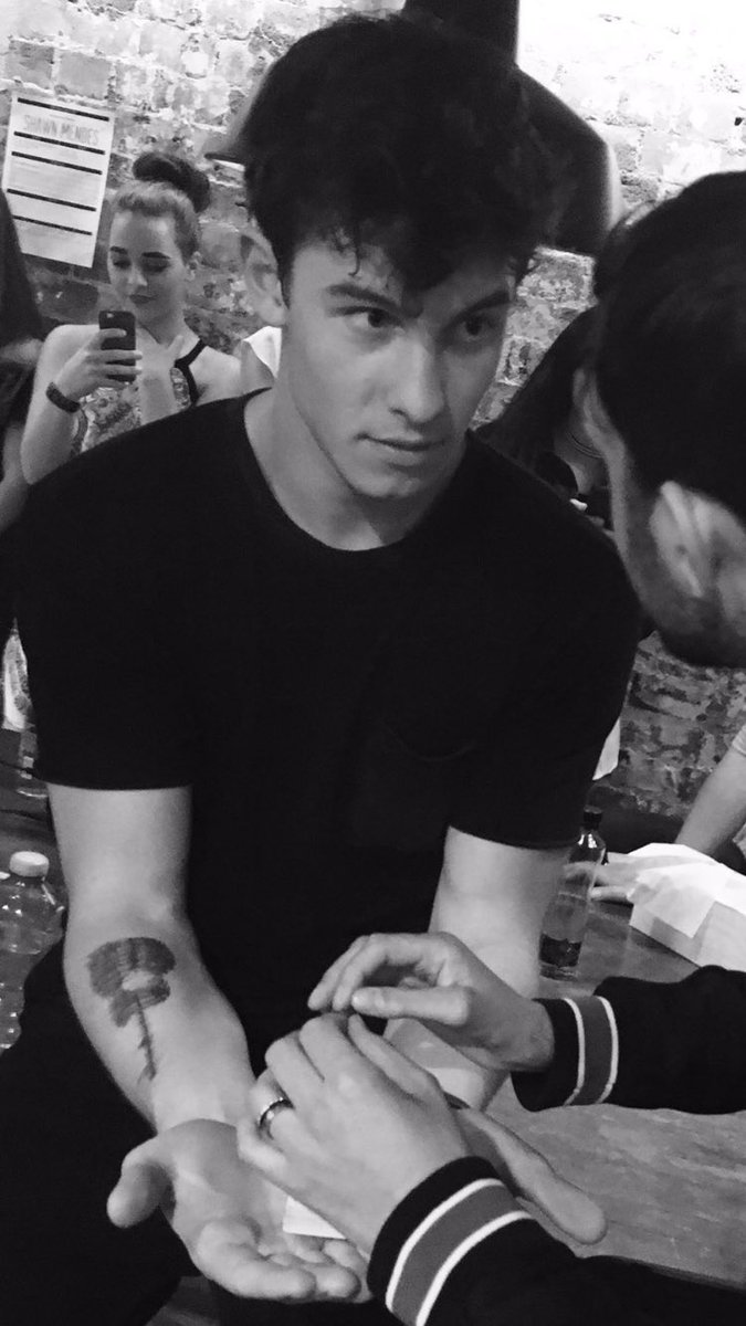 DailyMendesLife's tweet image. can't get over how good he looks with his hair like this