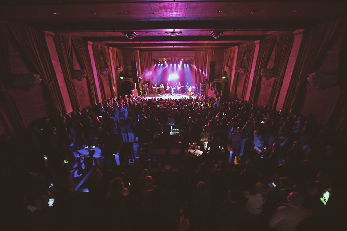 SabrinaAnnLynn's tweet photo. A TOP NOTCH CROWD DENVER. See you tomorrow Omaha #EVOLutiontour https://t.co/pWWSDN2pQJ