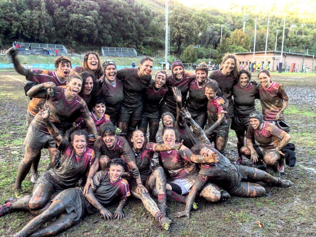Jess_silvi's tweet photo. Un pò di fango? #rugbygirls #rugbylife #rugbyfamily 🏉🏉🏆 https://t.co/ikc6e27NtP