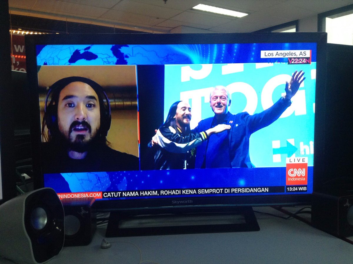 Jumped on @cnn live tonight to get the vote out tomorrow! Don't forget 🇺🇸🇺🇸🇺🇸 #imwithher https://t.co/cjfQpuSaEY