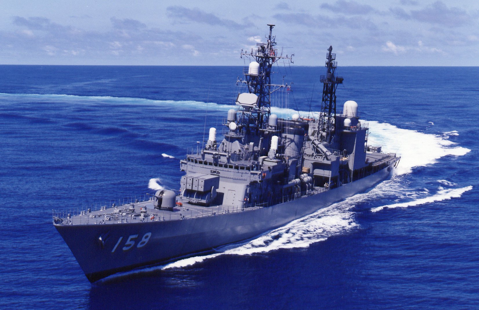 自衛隊鹿児島地方協力本部 公式ごわす 艦艇が右に舵を切ることを 面舵 おもかじ 左に舵を切る 取舵 とりかじ と言い これは干支が語源でごわす ３時方向は 卯 う ９時方向は 酉 とり 卯の方向に舵を切る 卯面舵 うむかじ 酉の
