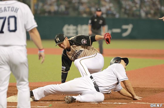 Emil Yoh桑用金手套獎給火腿隊這個一奪冠就把功臣一腳踢飛的現實球隊狠狠地打臉 此處不留爺 自有留爺處 小笠原道大 森本稀哲 糸井嘉男 哪一個歷代功臣有好下場過 真是白支持你們了這幾年 無言