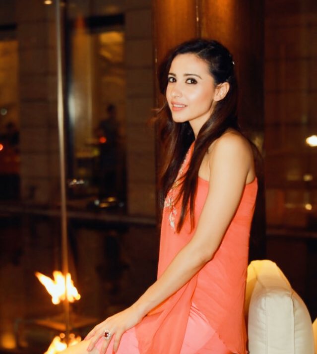 Some fun and frolic from the girls night out in a mandira wirk garden wrapped panel dress 💁💕