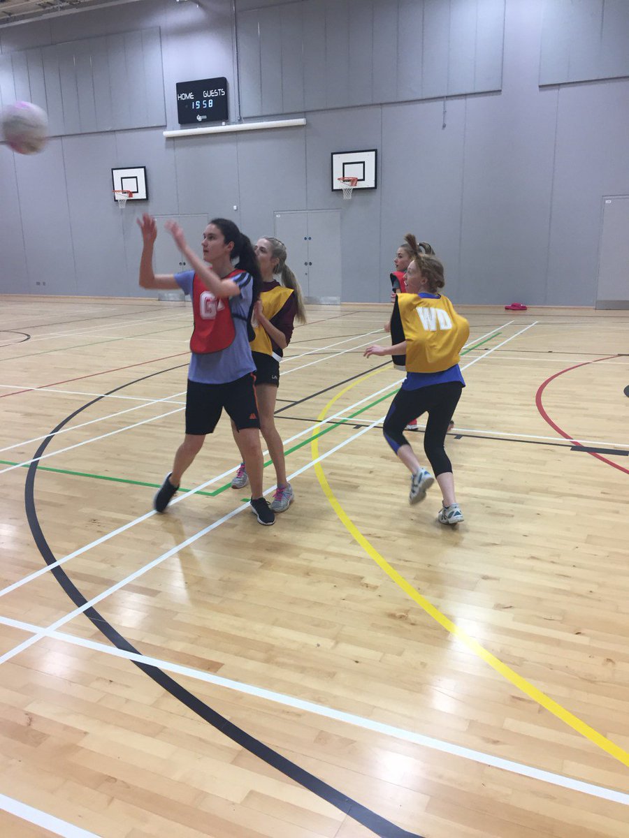 Monday Training charlestownnetball.com/2016/11/08/mon…