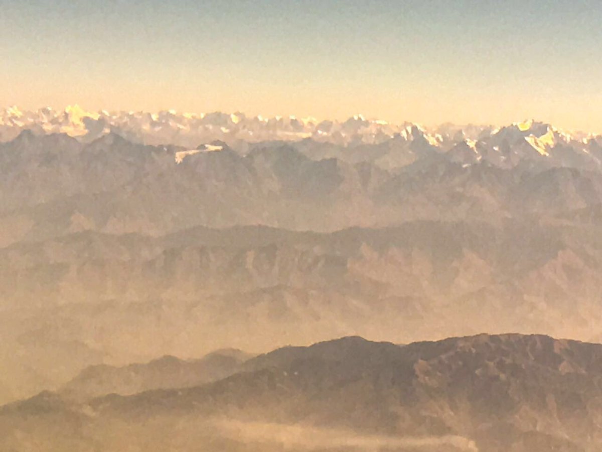 akshaykumar's tweet image. J &amp;amp; K you beauty!Just returning from meeting the heroes who are fighting a battle everyday to protect us. @BSF_India thank you for having me