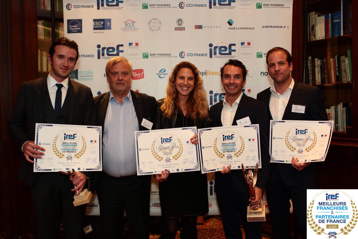 vousfinancer's tweet photo. C'était hier aux #TropheesIREF 2016 - Grand prix de l'activité financière ! Une nouvelle fois bravo à nos franchisés de #Nantes & #Toulouse https://t.co/wjQZmMCjod