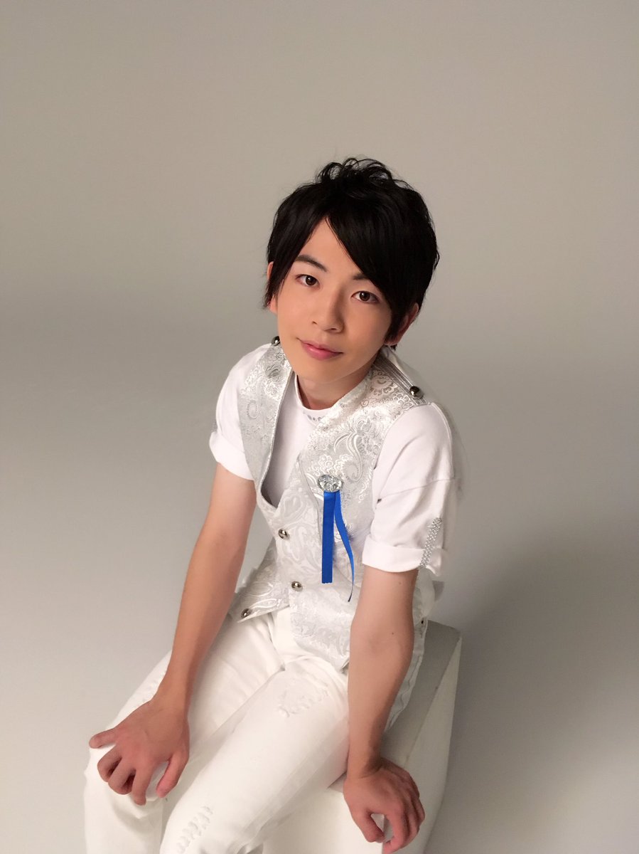 ツキクラ公式 ツキクラ 今日の一枚 ツキクラの広報 菊地 君です 最近は撮るよりも撮られる機会も増えました こんなに可愛いポーズもできるようになりました燎ちゃんには珍しい上目遣い どうでしょう 日々 メンバーの色々な面をお届けします