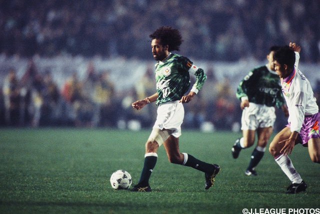 1994年のチャンピオンシップ 連覇を狙うヴェルディ川崎が広島と激突。2