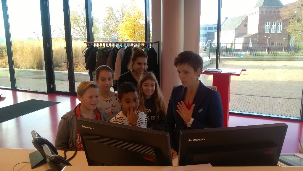 Iserelhoest's tweet photo. Bliksemstage @RicohNL #JINC Kids taking over Ricoh!! 😊 https://t.co/sL4iJDmeBM
