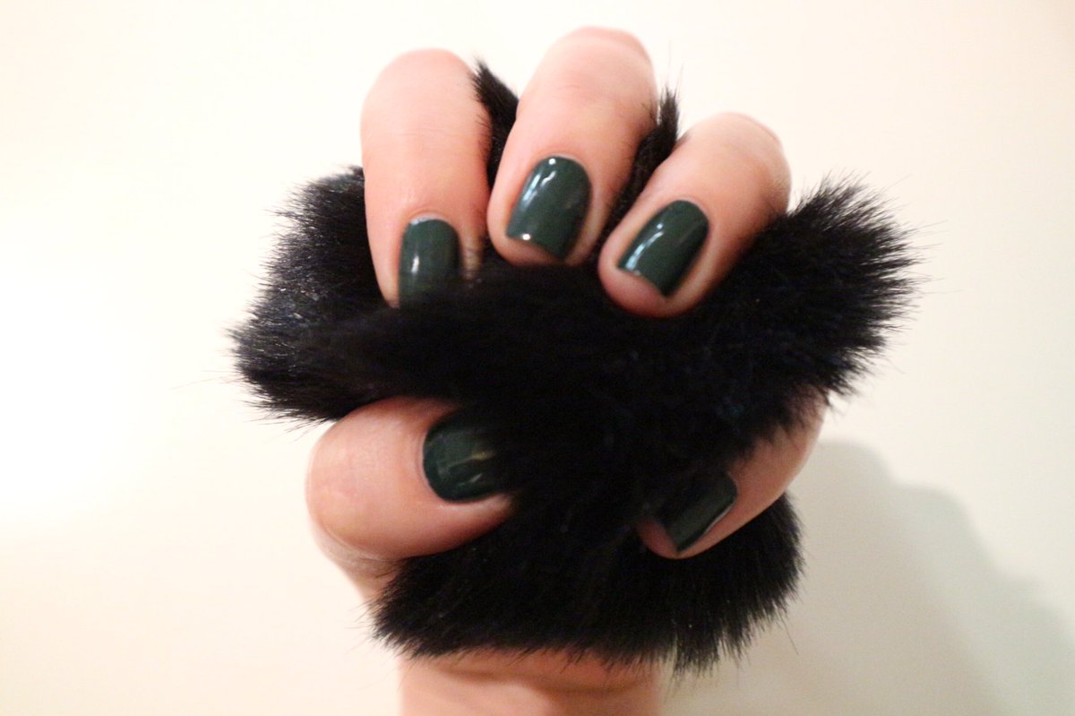 Winter nails! <a href="/cowshedonline/">Cowshed</a> #forestgreen #winter #beauty #nails