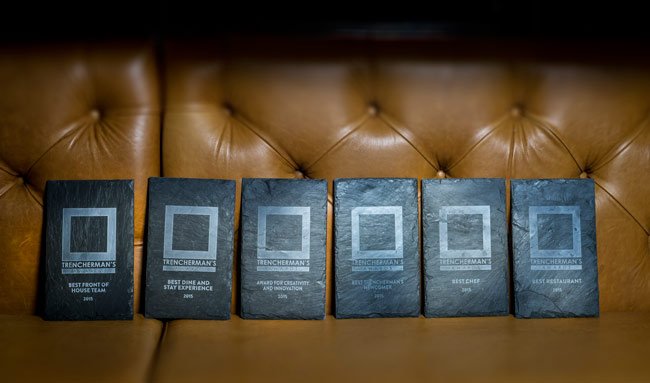 𝐓𝐖𝐎 𝐁𝐑𝐈𝐃𝐆𝐄𝐒 𝐇𝐎𝐓𝐄𝐋 tweet media