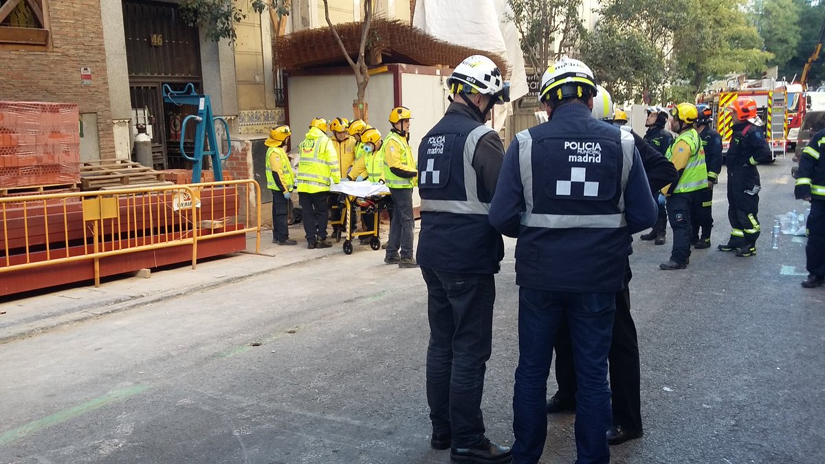 EmergenciasMad's tweet image. .@policiademadrid ejerce de policía judicial e investiga las circunstancias de este accidente laboral
