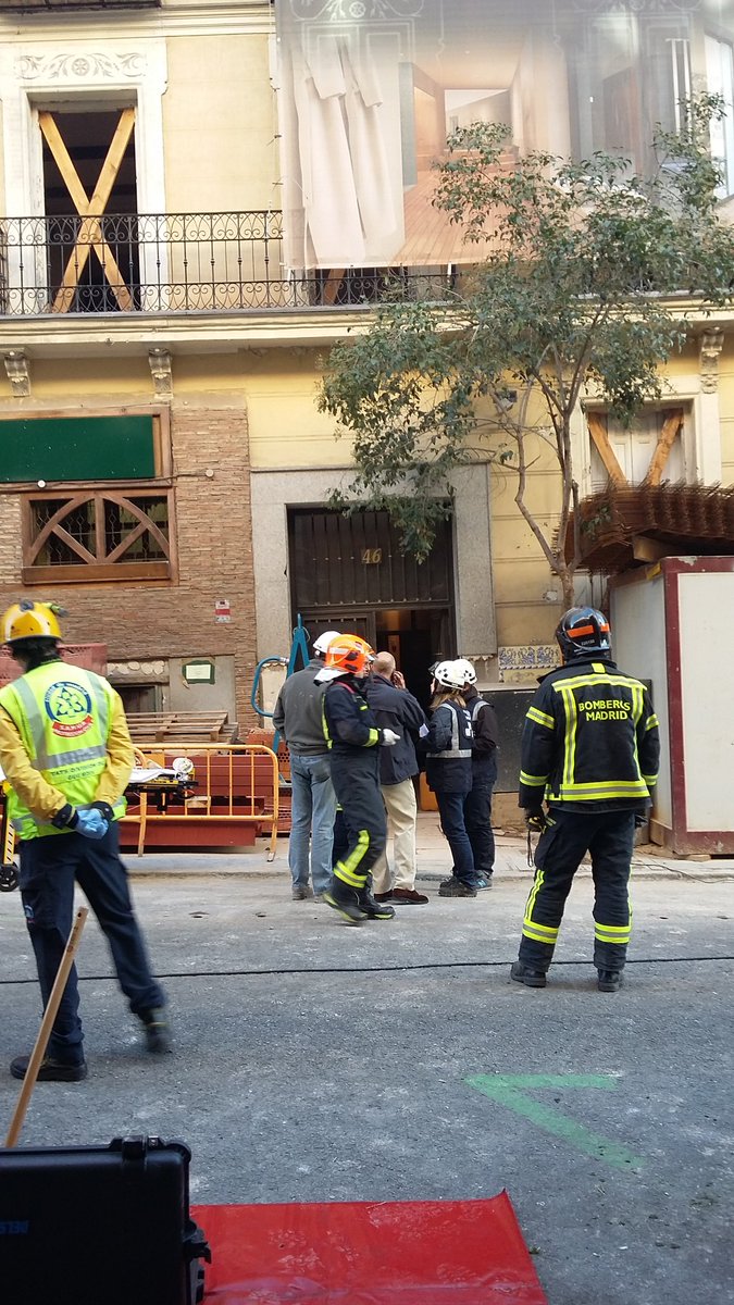 EmergenciasMad's tweet image. .@policiademadrid ejerce de policía judicial e investiga las circunstancias de este accidente laboral