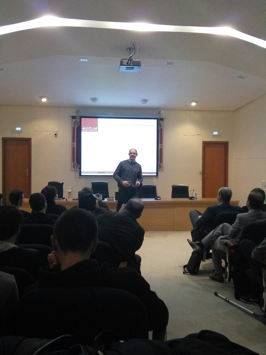 SantaTecla2016's tweet photo. @jjhombrados en este momento con su ponencia "Educación digital en el mundo del deporte y la gestión deportiva #eduxxi https://t.co/UDyWz4UPr7