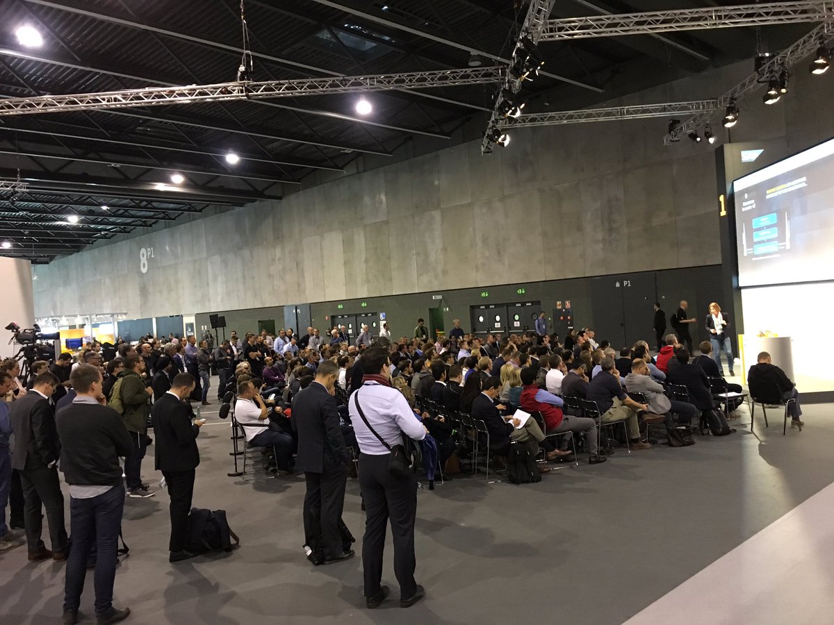 DiaaTera's tweet image. Incredible to see the audience interest on #SAPIoT with #DataScience &amp;amp; #machinelearning #Live at #SAPTechEd @RueckertTanja