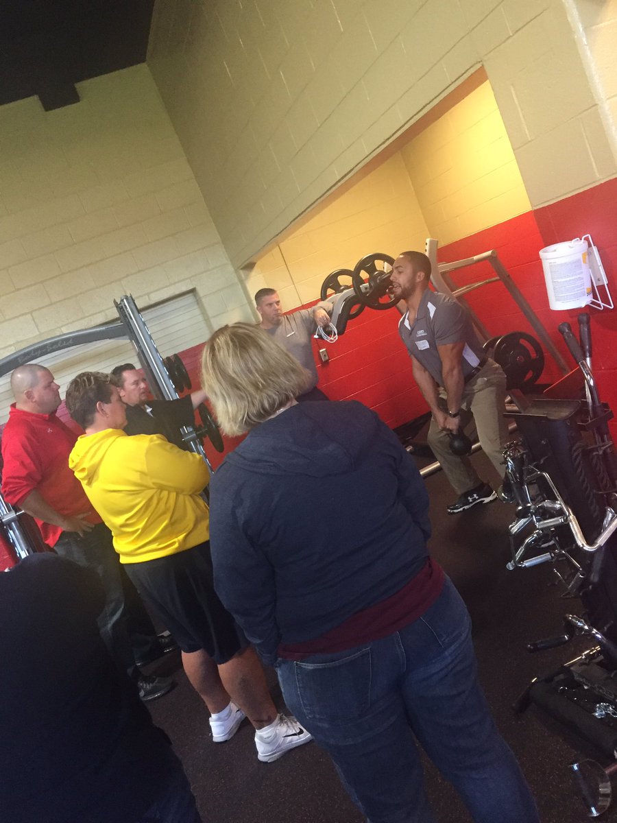 ktsaoys's tweet photo. Fitness center fun! #edison2016 @JPSHawks https://t.co/Ez1BMDidPV