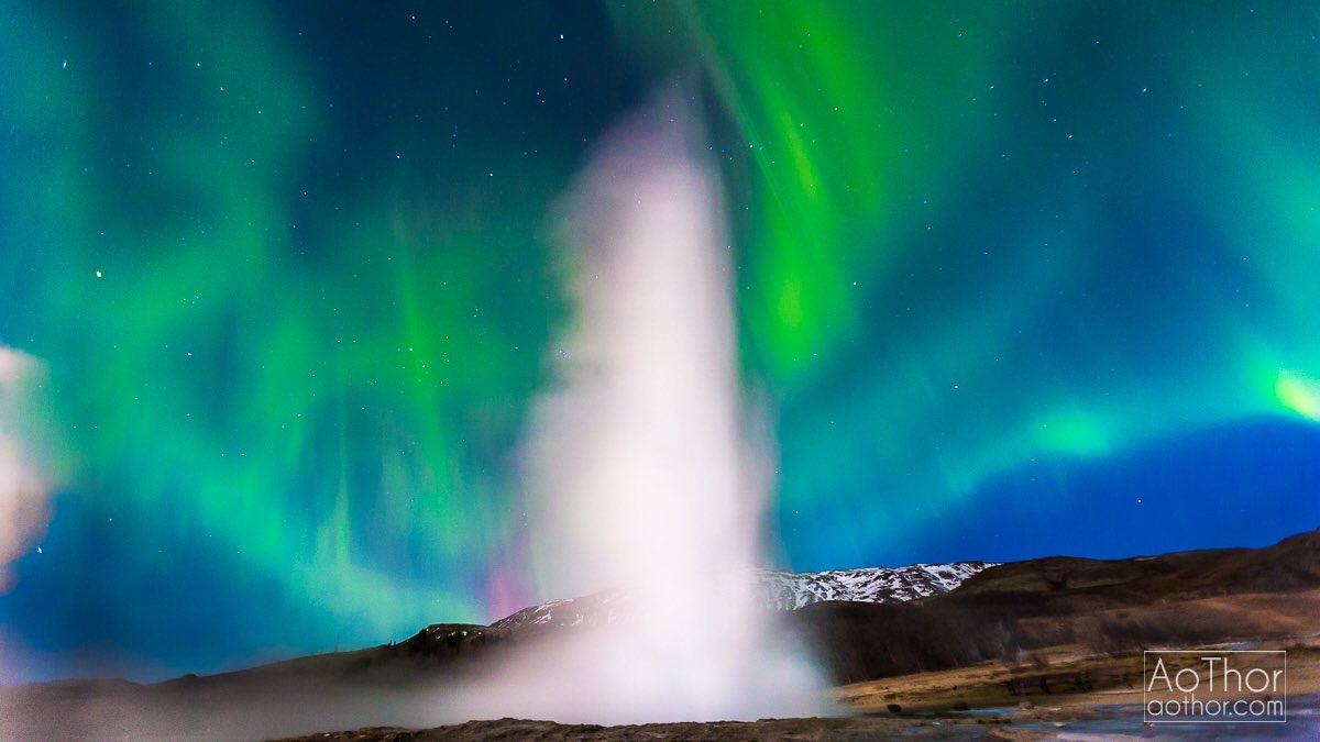 Night of northern lights at Strokkur.
 
#ArcticAdvanced #PrivateTour #Iceland #PhotographyWorkshop #aurora #winter