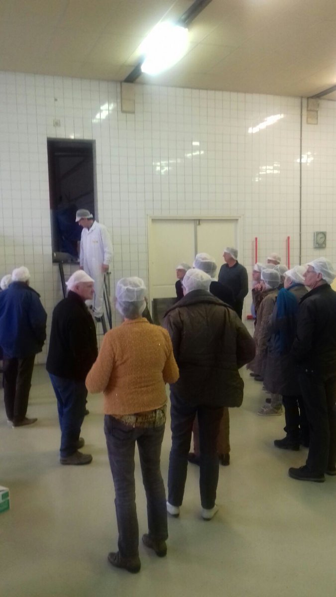 Tsiispakhus's tweet photo. Een leuk, interessant en smakelijk uitje met onze vrijwilligers naar KLAFA chocola in Achlum #tsiispakhus https://t.co/ymPU4xYtBj