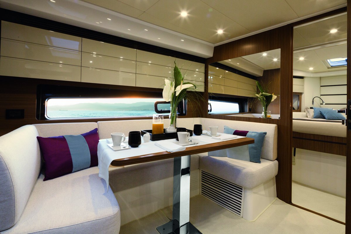 AzimutYachtsHK's tweet photo. Great to view this beauty in #HebeHavenYachtClub last weekend. Miss her already! Azimut #Altantis43 -- #Sporty #elegance with utmost comfort https://t.co/fNLmGqn8ut