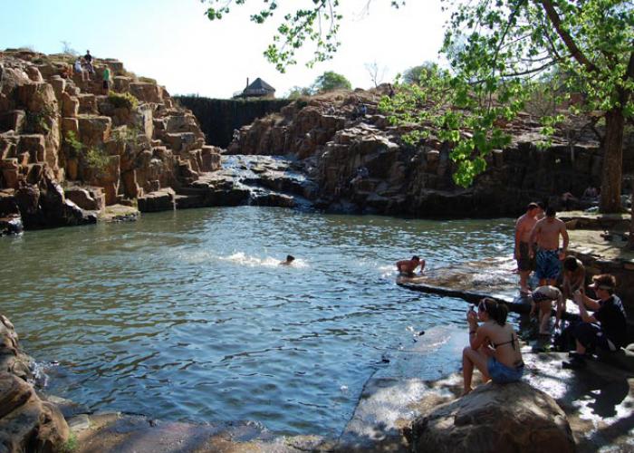 If you live in JHB/Pretoria AND you dont have exams next weekend AND you havent bought tickets to <a href="/aplaceinsunfest/">A PLACE IN THE SUN</a> then you not livin right!