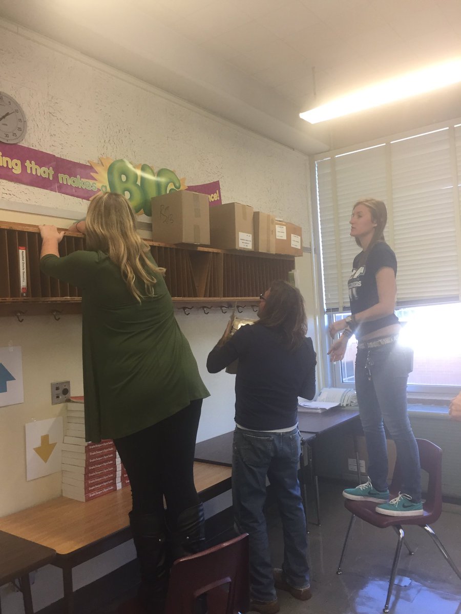 ktsaoys's tweet photo. Searching for clues #breakoutedu @SingerTeach @Ms_Poppy1 @EdisonStaffDev #edison2016 https://t.co/ybveB5PvOB