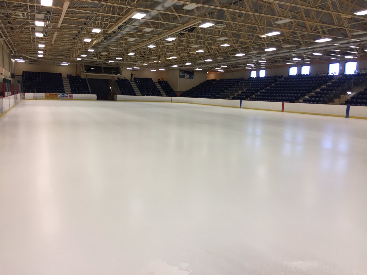 wall2wallice's tweet photo. Busy morning here in Yarmouth for the #CdnMix2017 it's all nice and white #white3000 #bringicetolife @jeticecurling @CurlingCanada https://t.co/KnLwW7KU17