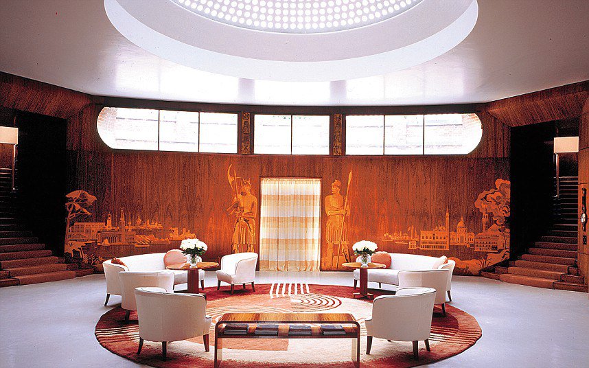 London’s Glamorous Art Deco Venues paperhatevents.com/2016/11/08/lon…