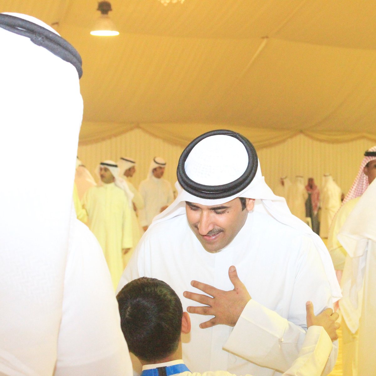 Q8____33's tweet photo. ستكون الكويت قوية برجالها المخلصين🇰🇼
يستاهل سمح المحيا ✔️
اخو الصغير قبل الكبير✔️
زبون حاجة الملهوف ✔️
 #فراج_زبن_العربيد
@alarbeedfaraj https://t.co/qrZdMQtLk8