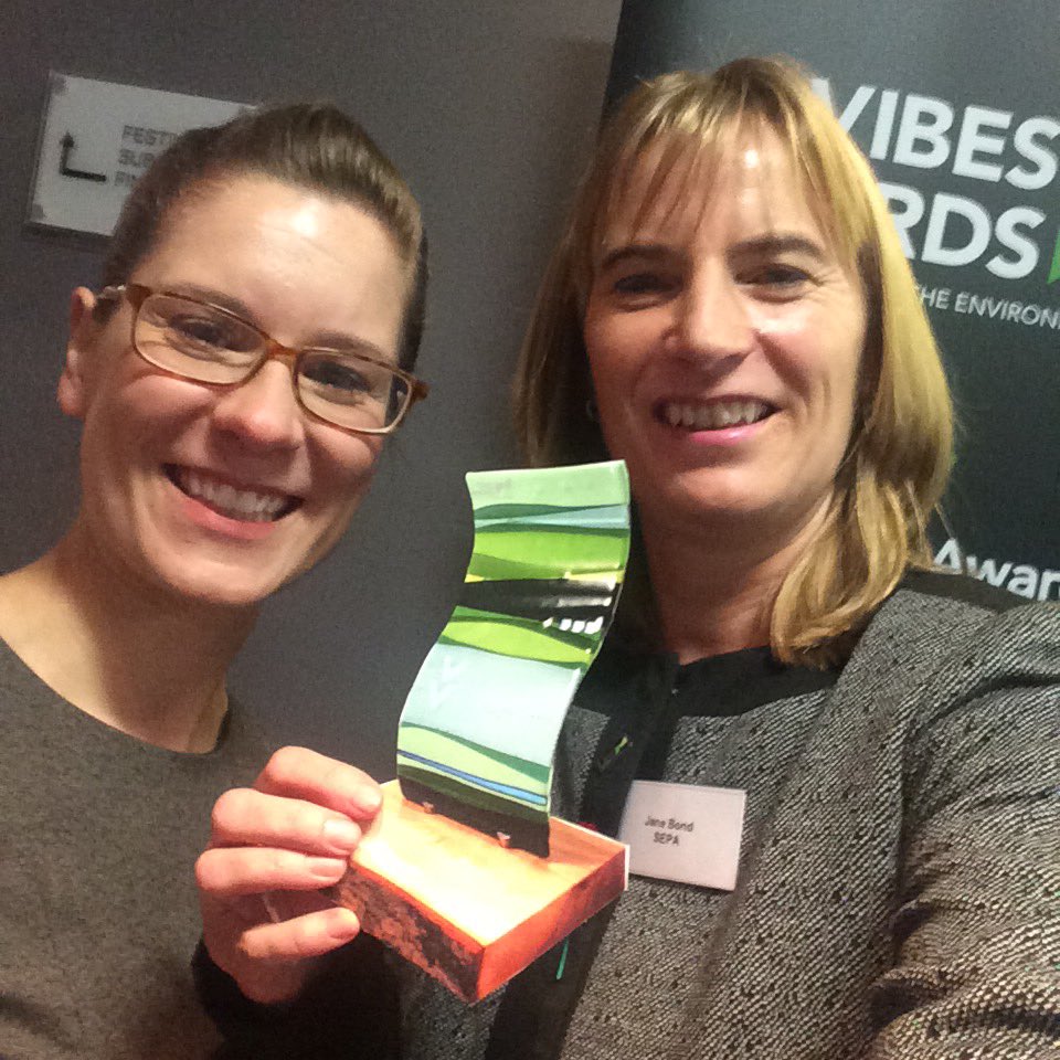 VIBES_Awards's tweet image. In the selfie zone @jessie_macs @CRL_UK #VIBES2016