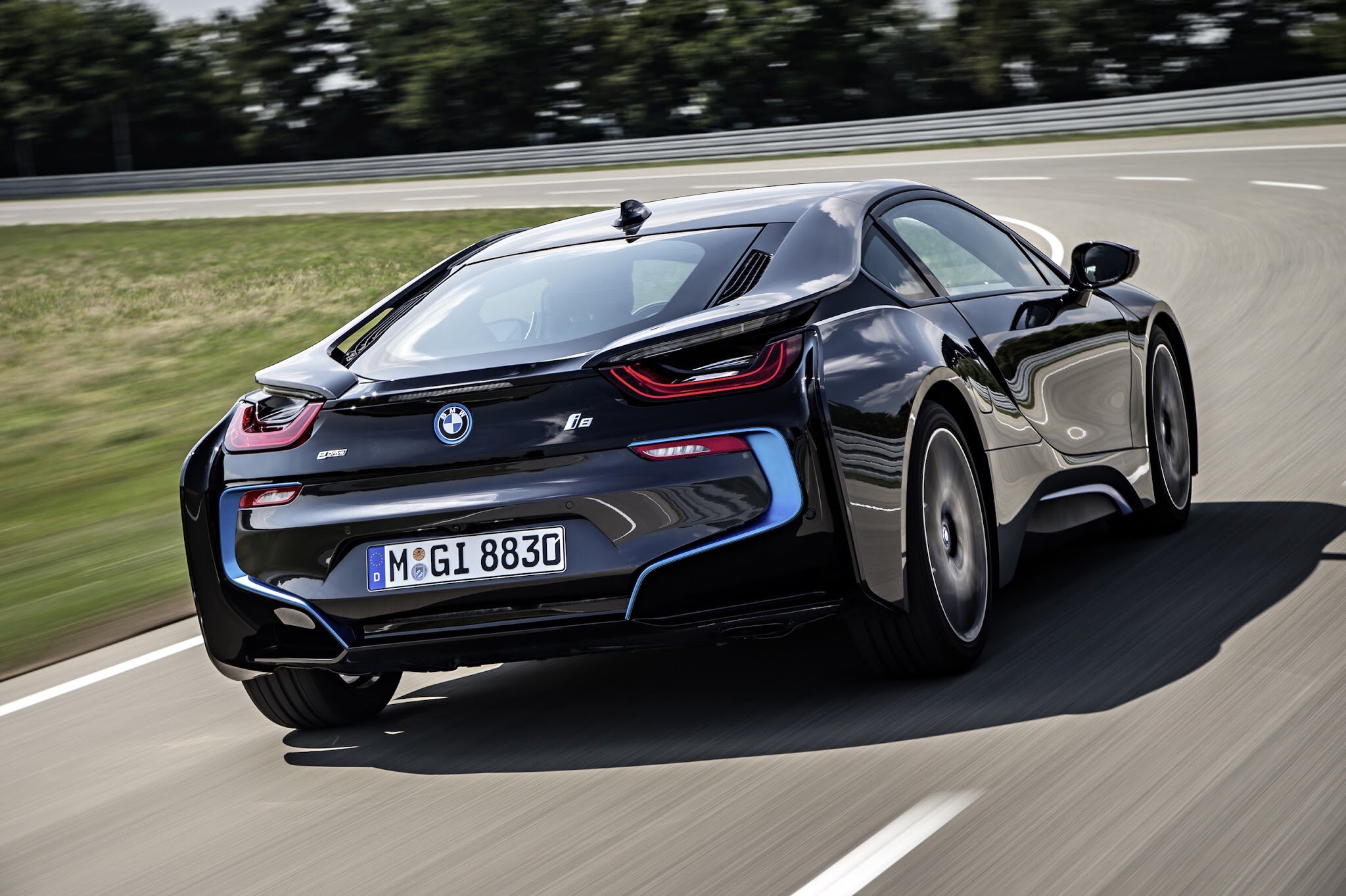 Car Dealership Bmw I8 Bmwの新型のスーパーカーです やっぱりbmwはオシャレですね 流動感溢れる車体が最高です 車を前から見たときの形が細くてかっこいいですね T Co Vlv27lbbgc Twitter