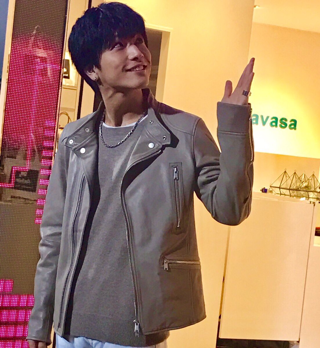 Vivi 今日から原宿表参道にオープンした サマンサタバサ表参道gatesポップアップ デジタルストア がんちゃん こと三代目jsbの岩田剛典さんがストアに来店 新cmは恋人に尽くす彼氏役だそう サマンサタバサポップアップデジタルストア がんちゃん