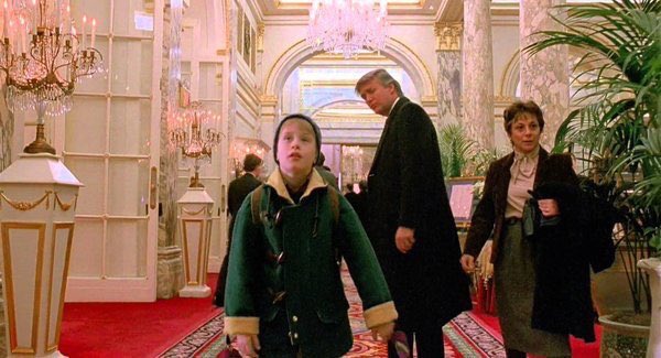 1N0Rl's tweet photo. ホームアローン2に出てくるこの人トランプらしいね https://t.co/jtmsa3FwVu